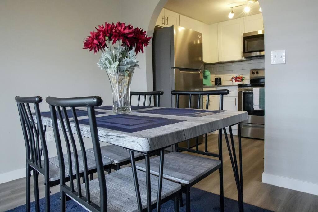 2 Bedroom Minutes From Las Vegas Strip And Airport Экстерьер фото
